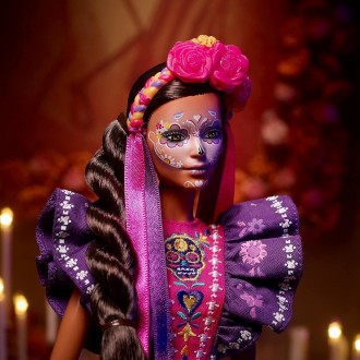 
	
	Барбі святкує Día De Muertos 2022 з колекційною лялькою, яка вшановує традиц. . фото 5