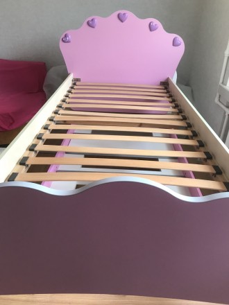Продам детскую кровать в отличном состоянии для девочки,с ортопедическим  матрас. . фото 2