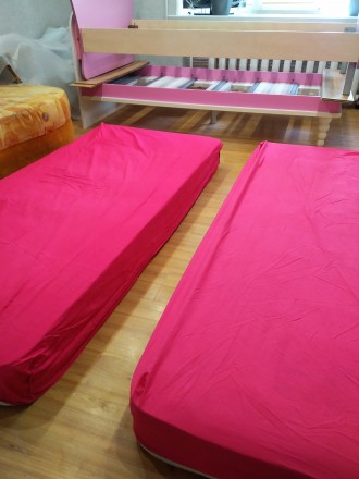 Продам детскую кровать в отличном состоянии для девочки,с ортопедическим  матрас. . фото 3