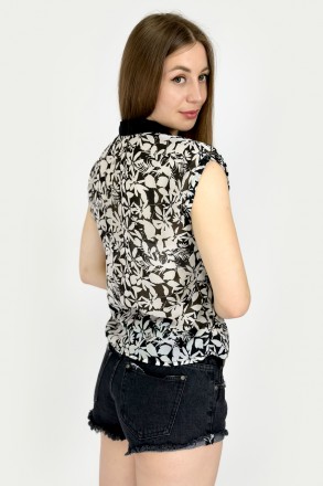 
Летняя блузка с растительным принтом от испанского бренда Bershka. Модель без р. . фото 5