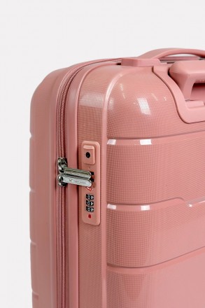 Комплект пластиковых чемоданов 4-х колесных Three Birds из полипропилена с кодов. . фото 10