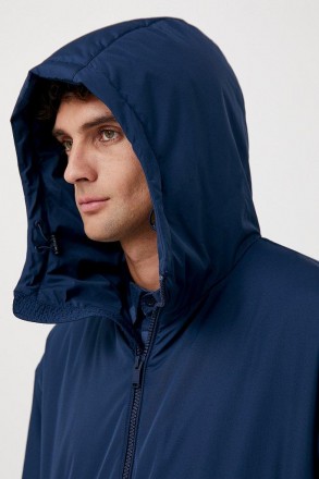 Утепленная мужская куртка на молнии. Модель свободного кроя. Дополнена несъемным. . фото 7