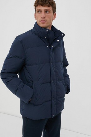 Утепленная мужская куртка с отстегивающимся капюшоном. Верх куртки выполнен из п. . фото 2