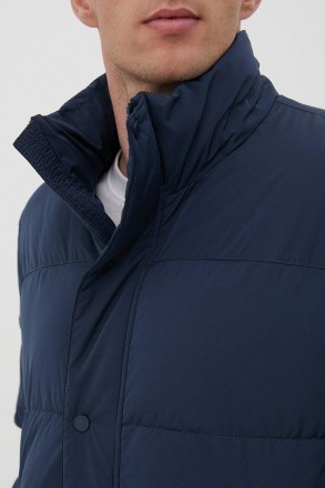 Утепленная мужская куртка с отстегивающимся капюшоном. Верх куртки выполнен из п. . фото 6