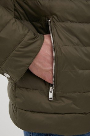 Утепленная мужская куртка без капюшона. Молодежная модель прямого кроя, с застеж. . фото 6