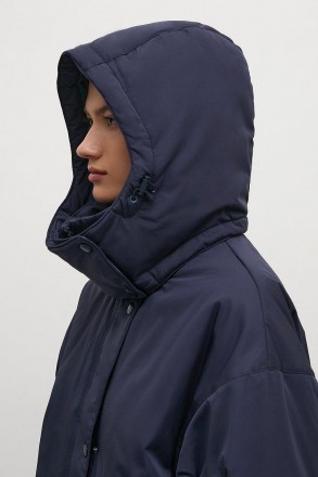 Демисезонная женская куртка прямого кроя. Основной материал — плотная плащ. . фото 7