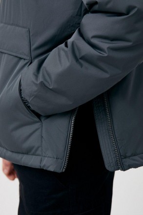 Утепленная мужская куртка на молнии. Модель свободного кроя. Дополнена несъемным. . фото 6