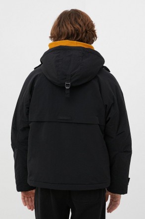 Утепленная мужская куртка. Классическая модель прямого кроя с застежкой на молни. . фото 5