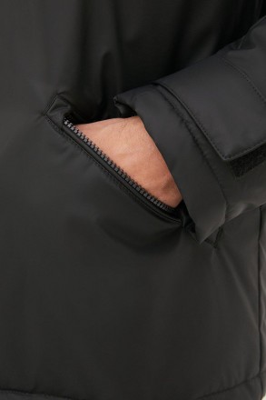 Утепленная мужская куртка. Классическая модель прямого кроя, с застежкой на молн. . фото 6