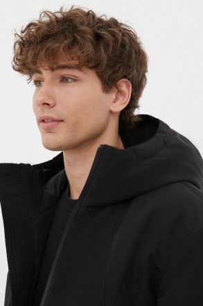 Утепленная мужская куртка. Молодежная модель прямого кроя, с застежкой на молнии. . фото 6