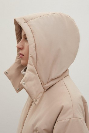 Утепленное женское пальто прямого кроя на молнии. Модель - свободная не сковывае. . фото 7