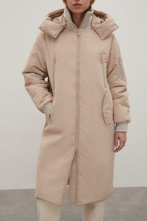 Утепленное женское пальто прямого кроя на молнии. Модель - свободная не сковывае. . фото 3