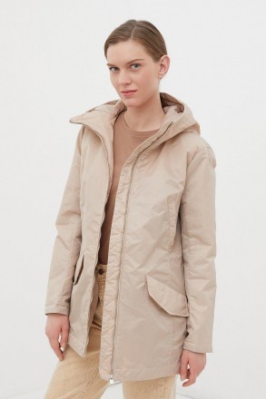 Утепленная женская куртка на молнии. Приталенная модель, дополнена несъемным кап. . фото 4