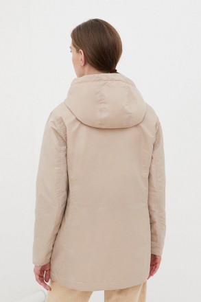 Утепленная женская куртка на молнии. Приталенная модель, дополнена несъемным кап. . фото 5