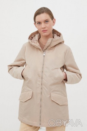 Утепленная женская куртка на молнии. Приталенная модель, дополнена несъемным кап. . фото 1