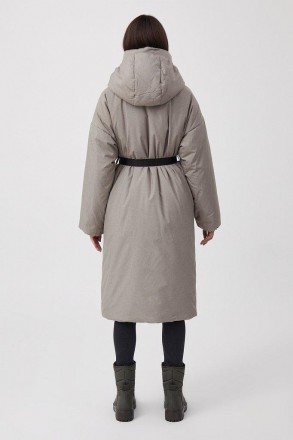 Утепленное женское пальто. Двубортная модель с застежкой на молнии, силуэт - тра. . фото 5