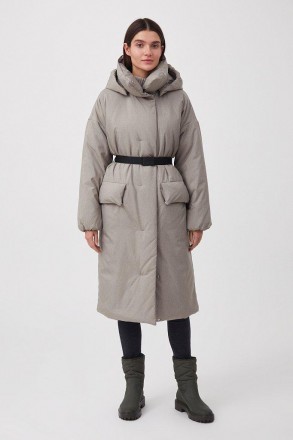 Утепленное женское пальто. Двубортная модель с застежкой на молнии, силуэт - тра. . фото 2