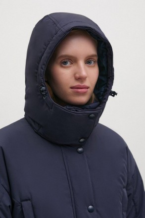 Демисезонная женская куртка прямого кроя. Основной материал — плотная плащ. . фото 7