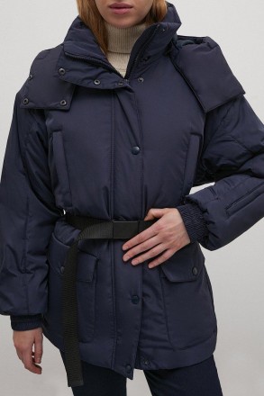 Демисезонная женская куртка прямого кроя. Основной материал — плотная плащ. . фото 5