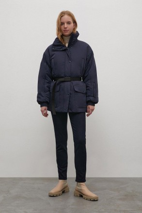 Демисезонная женская куртка прямого кроя. Основной материал — плотная плащ. . фото 3
