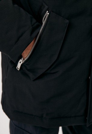 Пуховое мужское полупальто. Удлиненная куртка прямого силуэта с застежкой на мол. . фото 8