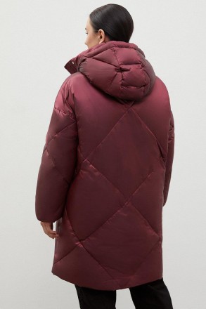 Пуховое женское пальто на молнии с съемным капюшоном. Модель oversize, прямого с. . фото 6