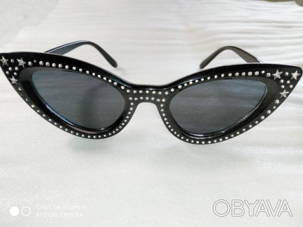 Солнцезащитные очки «кошачий глаз» со стразами Y2K.