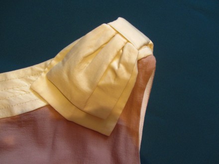 платье батистовое, на подкладе, очень романтичное. по подолу вышивка в тон ткани. . фото 5