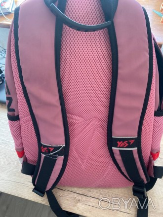 Продам рюкзак шкільний для дівчинки 
фірма Yes в колобораціїз Андре Таном. 
Ст. . фото 1