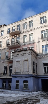 Предлагается к продаже отдельно стоящее здание (фасад) в центре г. Киев.
Площад. Голосеевский центр. фото 8