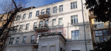 Предлагается к продаже отдельно стоящее здание (фасад) в центре г. Киев.
Площад. Голосеевский центр. фото 9
