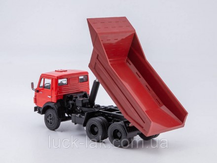Масштабна колекційна модель вантажного самосвального автомобіля КАМАЗ 5511 у мас. . фото 6