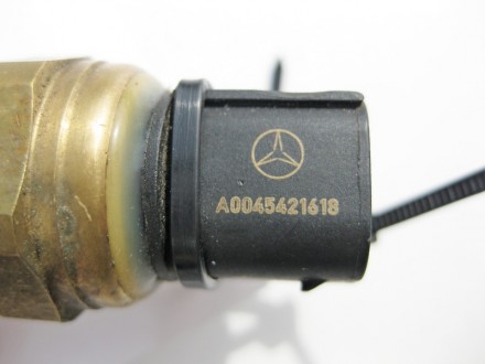 
Датчик давления топливаA0045421618 Применяется:Mercedes Benz ML-class (w164) 20. . фото 3