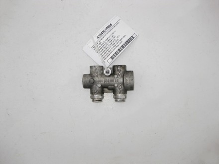 
Термостат на радиаторе охлаждения масла АКПA1645010065 Применяется:Mercedes Ben. . фото 2