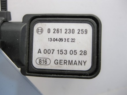 
Датчик давления в корпус воздушного фильтра A0071530528 Применяемость:Mercedes . . фото 4