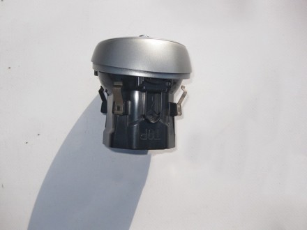 
Вентиляционный дефлекторпанели приборов - торпеды центральныйA2058300301 Примен. . фото 3