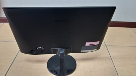 В наличии 4-и монитора Samsung S19F350HNI. 
Использовались только в офисе для р. . фото 2