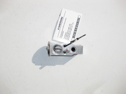 
Расширительный клапан кондиционераA1648300084 Применяется:Mercedes Benz GL-clas. . фото 2