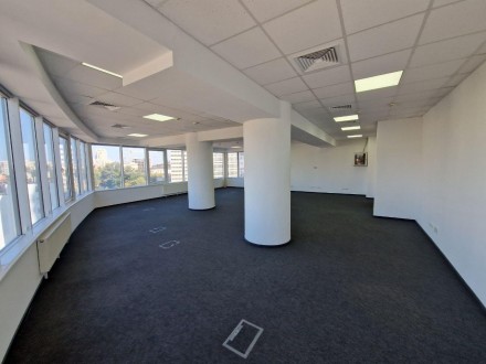 Аренда просторного офиса на Подоле в новом Бизнес Центре класса " В + " по адрес. Подол. фото 3