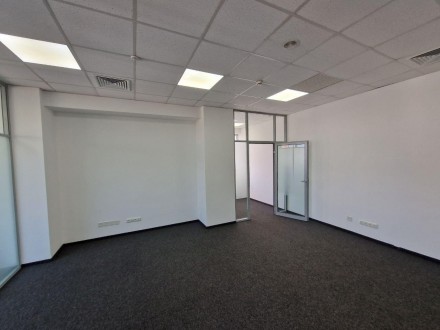 Аренда просторного офиса на Подоле в новом Бизнес Центре класса " В + " по адрес. Подол. фото 7