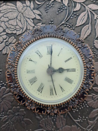 Декоративные часы из дерева

Размер 19,5 Х 15,5 см

Новые
Незначительные сл. . фото 3