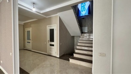 В продаже дом в Совиньоне. 
2-этажный хозяйский дом 3-уровневый (с подвалом под . Киевский. фото 4