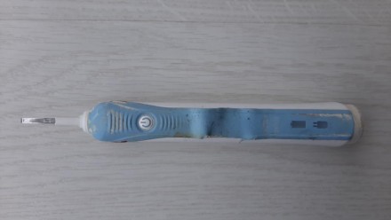 Электрическая зубная щетка Braun (Германия)

без насадки. . фото 4