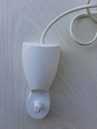 Электрическая зубная щетка Braun (Германия)

без насадок. . фото 3