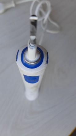 Электрическая зубная щетка Braun (Германия)

без насадок. . фото 5