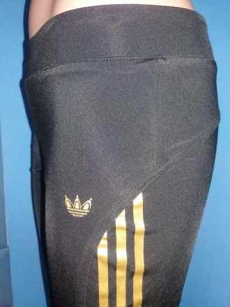 Жіночі спортивні штани Adidas
Штани мають широку гумку в поясі і регулювання шну. . фото 5