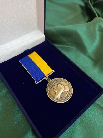 Медаль "за волонтерську діяльність" 
Медаль виготовлена з латуні за технологією . . фото 2