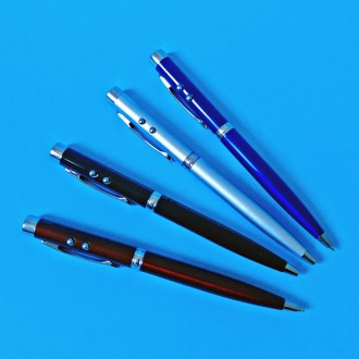 Ручка 3в1 лазер+ліхтарик+ручка чорна паста арт. 12-15
Ручка 3 в 1 - універсальни. . фото 3