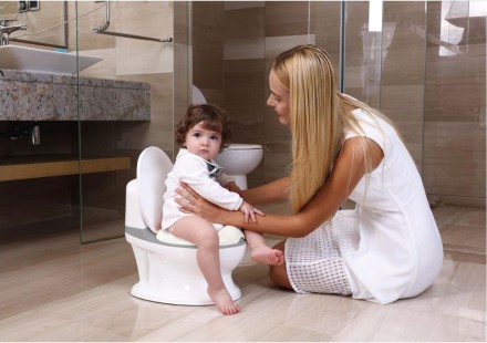 Горщик у вигляді міні-туалету полегшує привчання дитини до самостійного користув. . фото 4