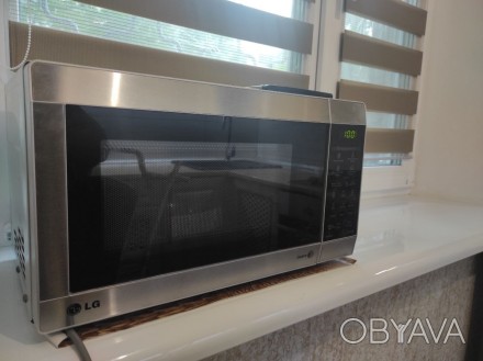 Продается микроволновая печь с грилем LG MH6042U с грилем в очень красивом метал. . фото 1